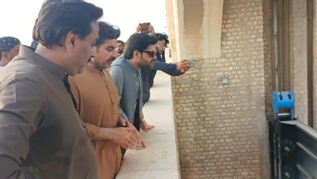 سکھر بیراج کا ہنگامی دورہ