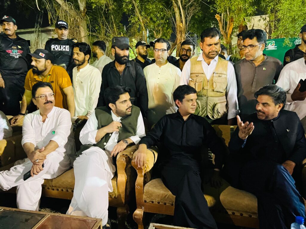  راحت فتح علی خان کی پرفارمنس کے دوران شائقین آپا کھو بیٹھے