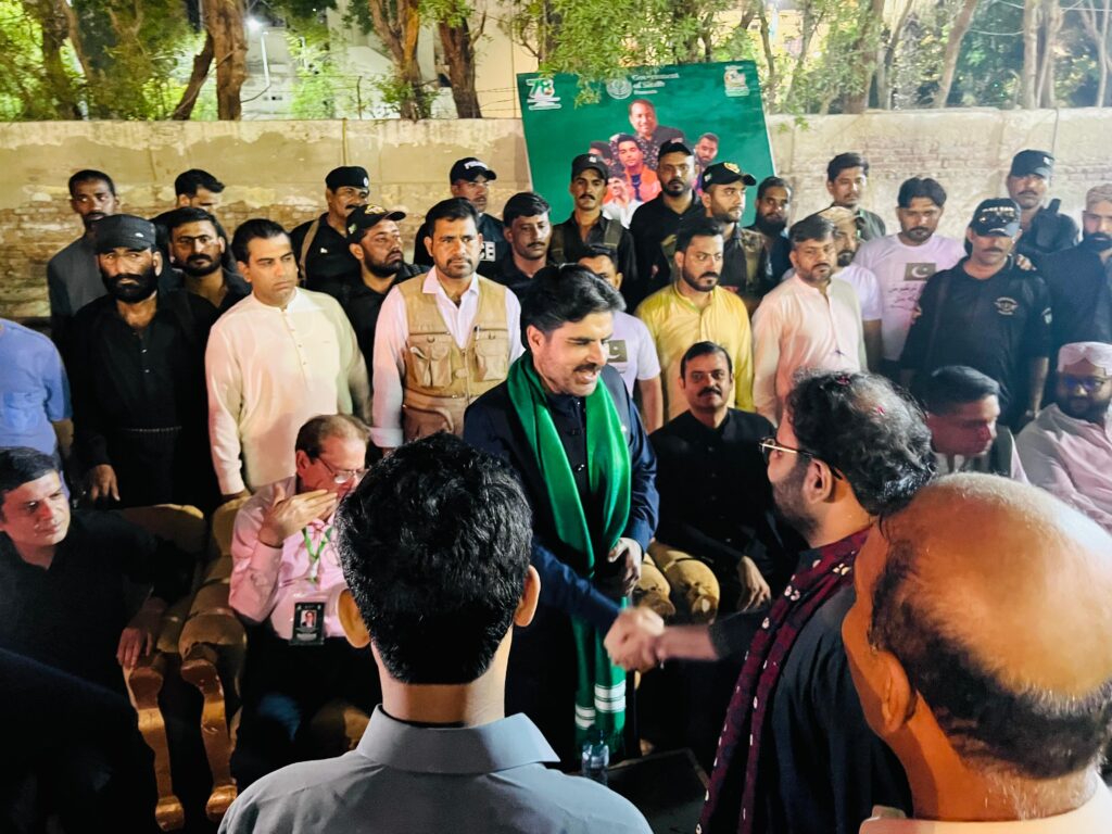  راحت فتح علی خان کی پرفارمنس کے دوران شائقین آپا کھو بیٹھے