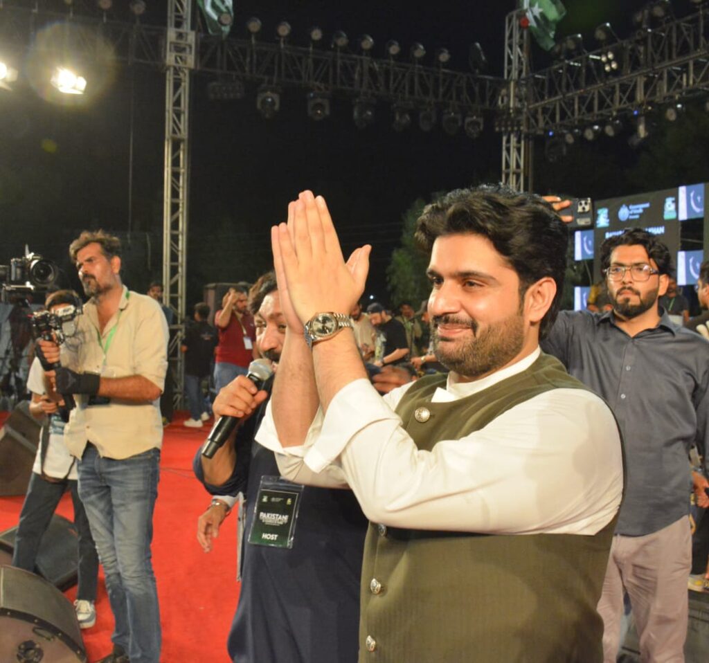  راحت فتح علی خان کی پرفارمنس کے دوران شائقین آپا کھو بیٹھے