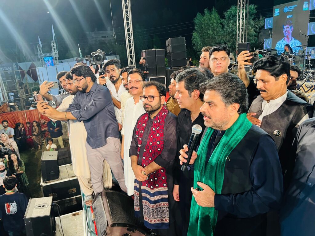  راحت فتح علی خان کی پرفارمنس کے دوران شائقین آپا کھو بیٹھے