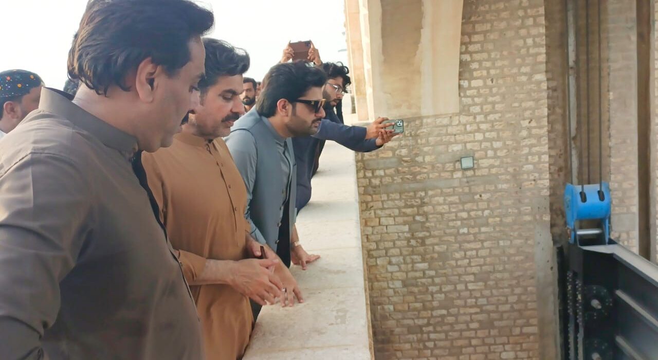 سکھر بیراج کا ہنگامی دورہ