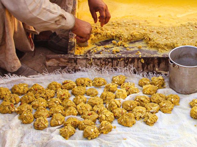 کیا گُڑ واقعی آپ کی صحت کے لیے بہتر ہے؟