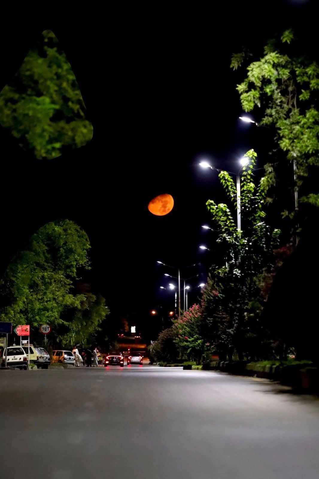 کیا یہ فلکیاتی منظر آپ کی زندگی بدل سکتا ہے؟ Blood Moon 2025