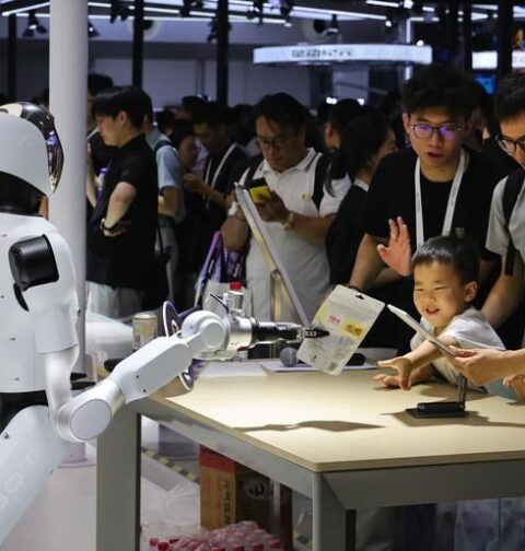 پاکستانی گاؤں سے چینی لیبارٹری تک