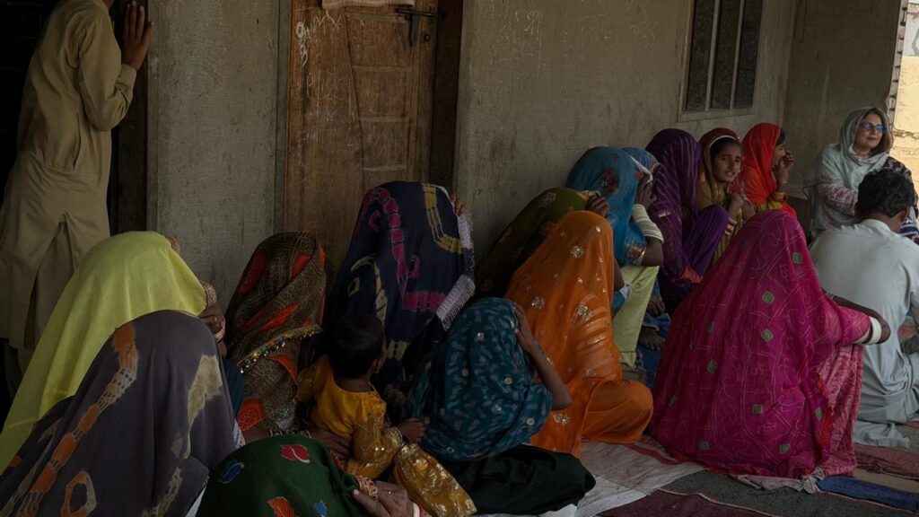 This activity is part of the continued efforts of the Sindh Commission on the Status of Women. Its objective is to raise awareness about women-friendly laws.