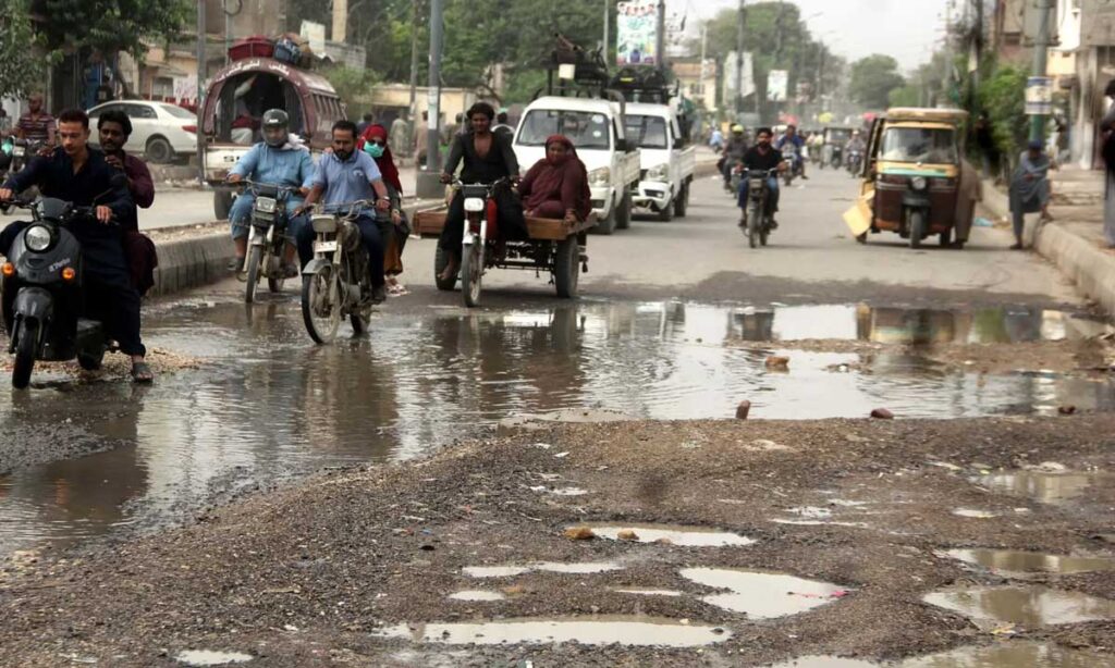 Karachi Broken Roads Force Industries to Shut Down and Shift Business Operations