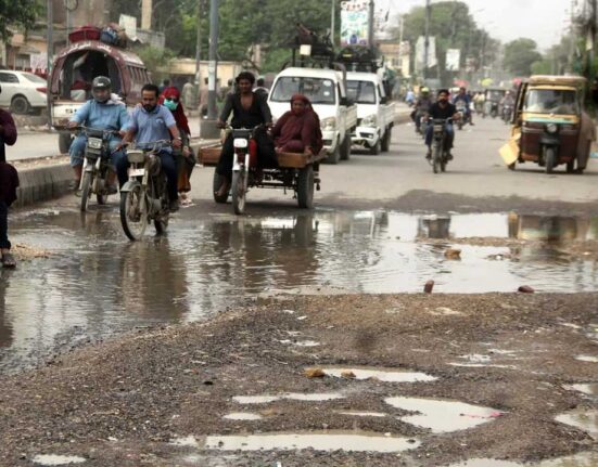 Karachi Broken Roads Force Industries to Shut Down and Shift Business Operations