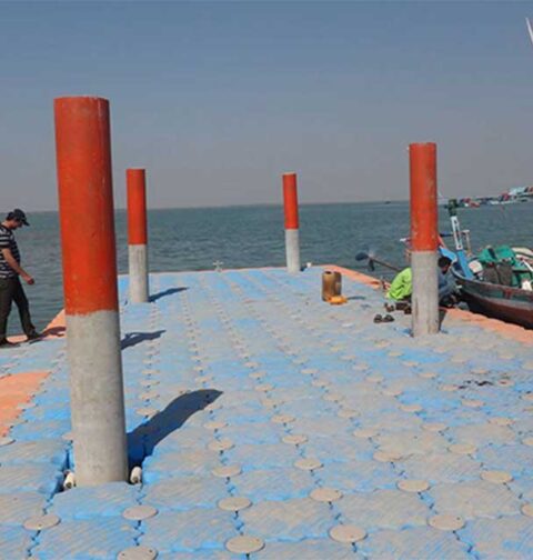 Karachi floating jetty Europe like coastal view