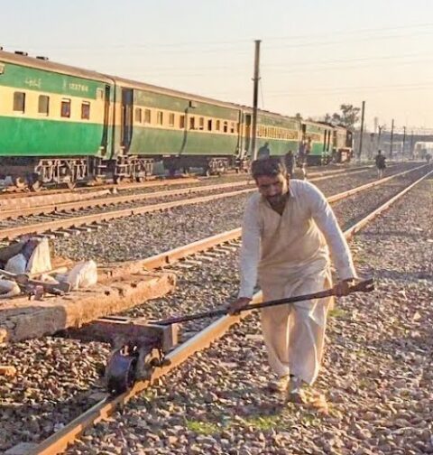 Shalimar Express Accident: Three coaches derail near Shahdadpur