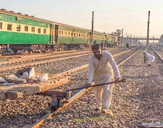Shalimar Express Accident: Three coaches derail near Shahdadpur