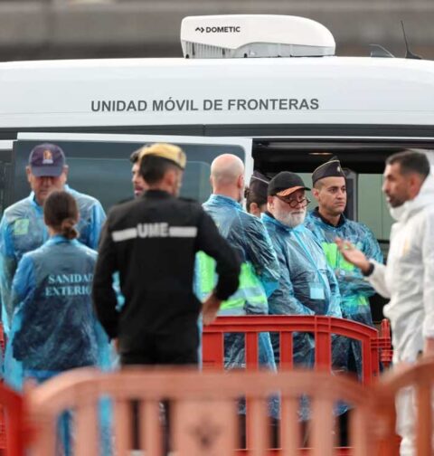 Hantavirus: Passenger evacuation from cruise ship begins