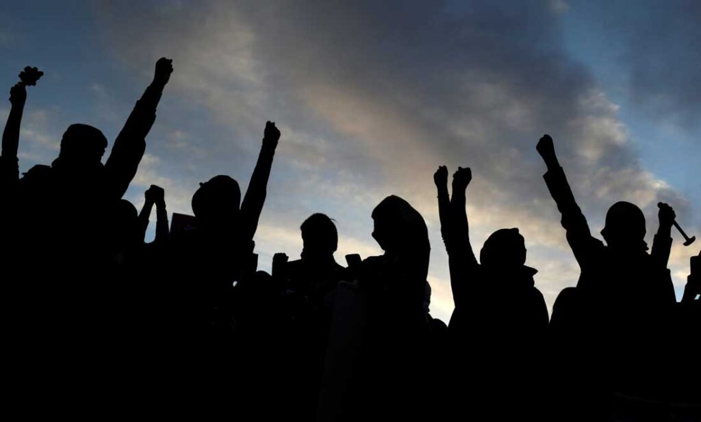 Protests Erupt in Ibrahim Hyderi Over Severe Water Shortage, Roads Blocked