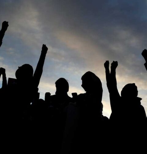 Protests Erupt in Ibrahim Hyderi Over Severe Water Shortage, Roads Blocked