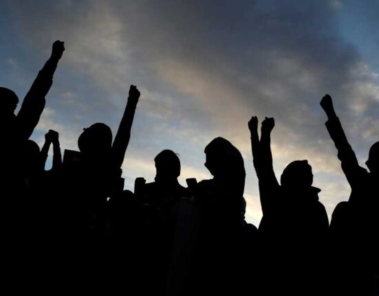 Protests Erupt in Ibrahim Hyderi Over Severe Water Shortage, Roads Blocked
