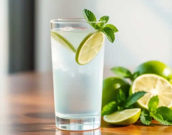 10 Surprising Benefits of Lemon Water