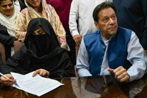 عمران اور بشریٰ بی بی نے 190 ملین پاؤنڈ کیس چیلنج کر دیا