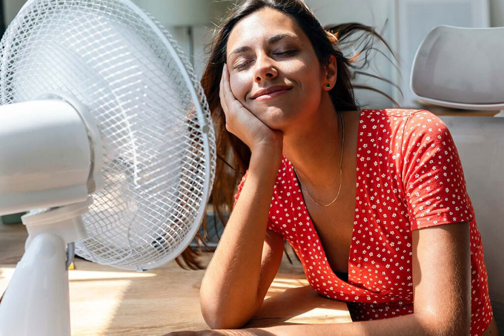 In Paris Today, a Fan Became a Luxury Item