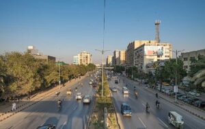 شارع فیصل پر ای چالان کی بارش